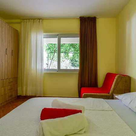 Apartment Mazica *